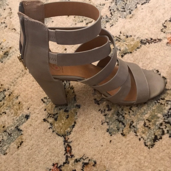 Strappy heels! - Picture 3 of 5